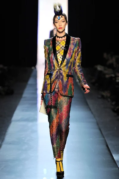 Look 19